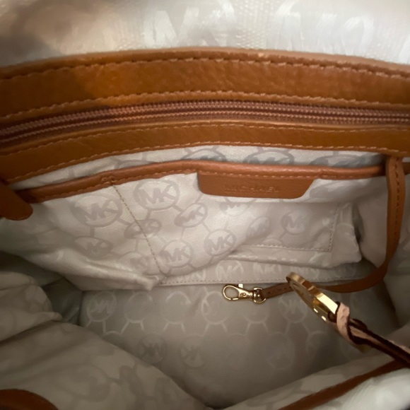 Michael Kors leather duffel style bag - Picture 6 of 7